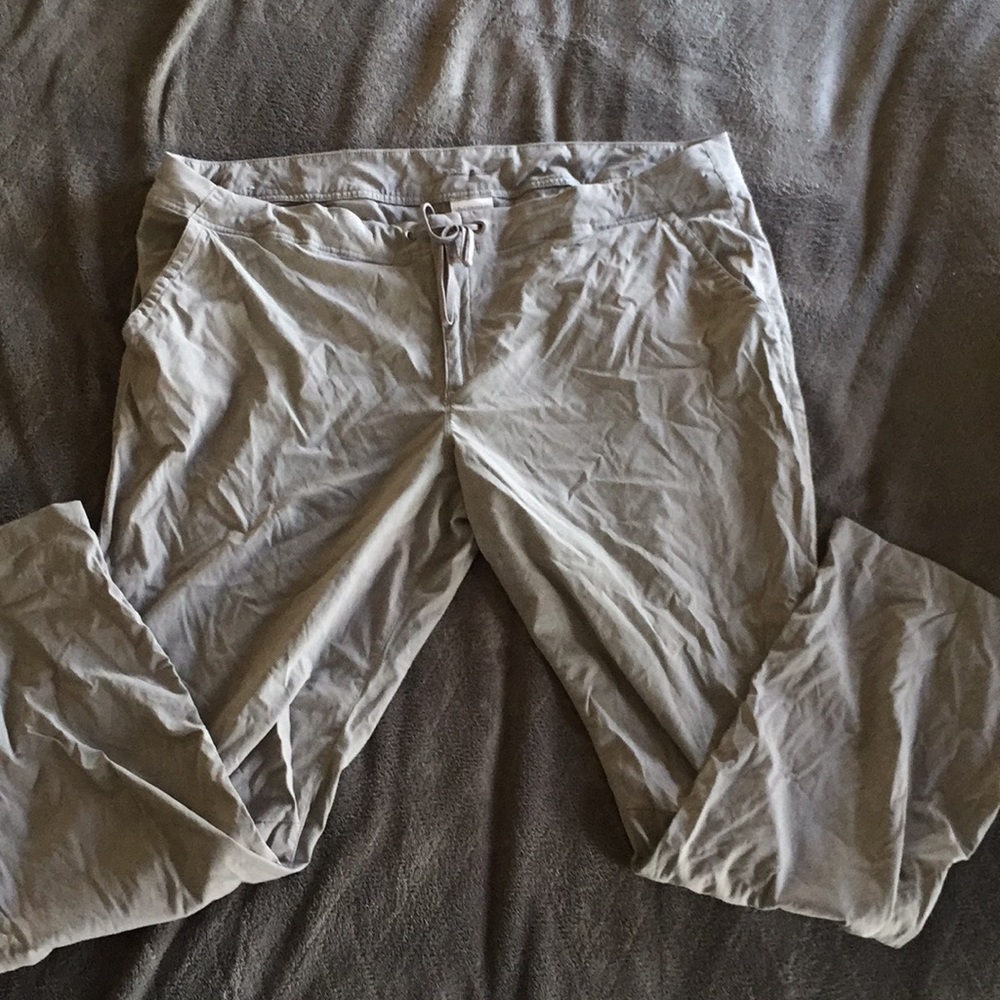 Plus woman’s Columbia grey outdoor active pants